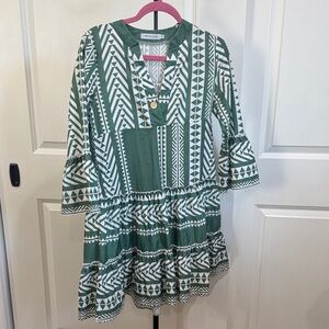 MISSLOOK Green and White Geometric Blouse